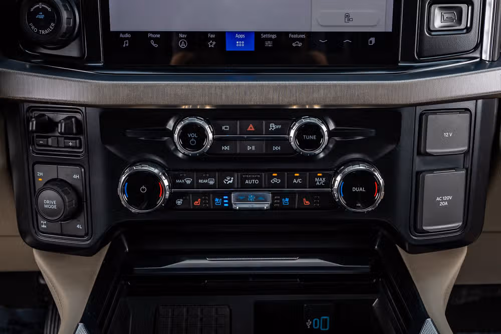 2026 Ford F-250 Super Duty Platinum Plus Crew Cab Image 28