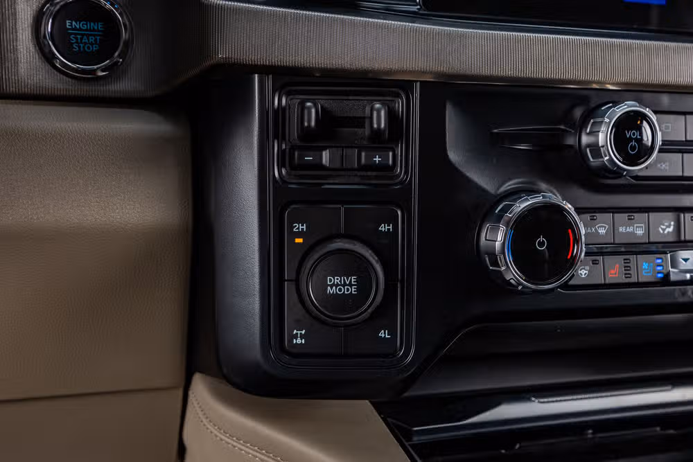 2026 Ford F-250 Super Duty Platinum Plus Crew Cab Image 24
