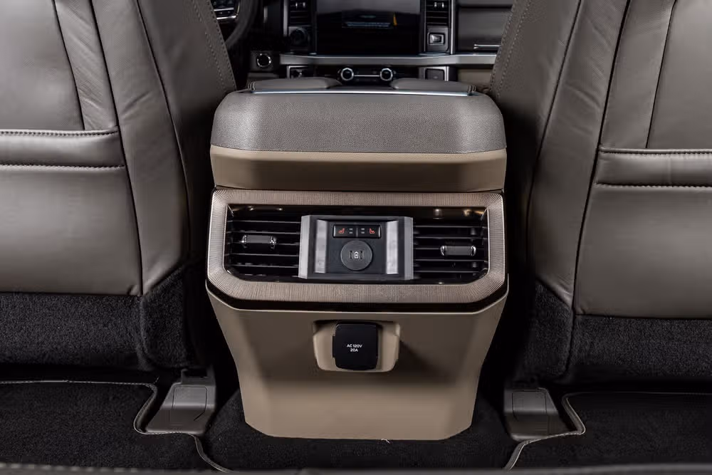 2026 Ford F-250 Super Duty Platinum Plus Crew Cab Image 35