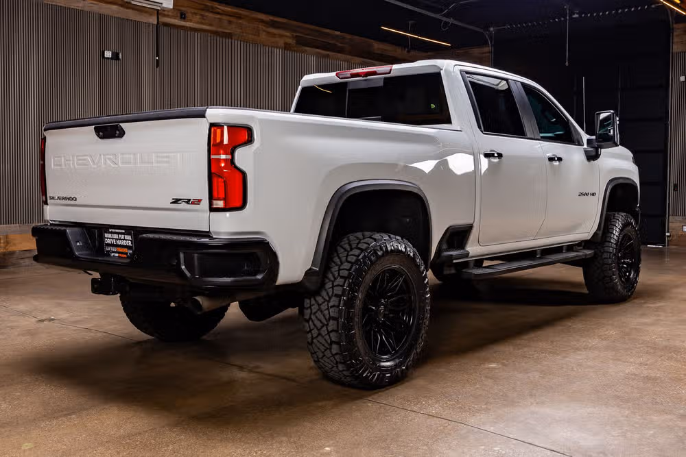 2025 Chevrolet Silverado 2500HD ZR2 Crew Cab Image 10