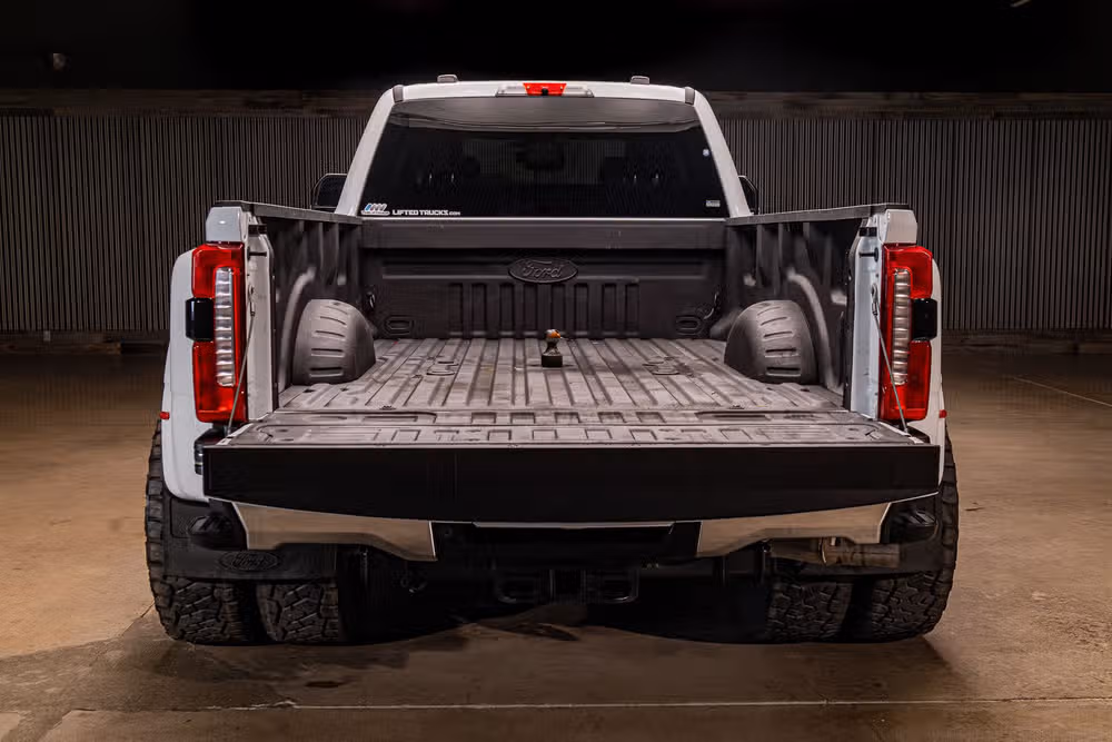 2026 Ford F-350 Super Duty Lariat Crew Cab Image 9