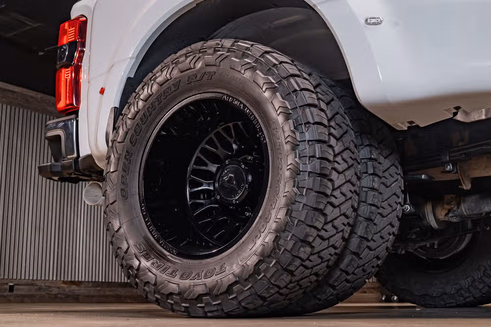 2026 Ford F-350 Super Duty Lariat Crew Cab Image 16