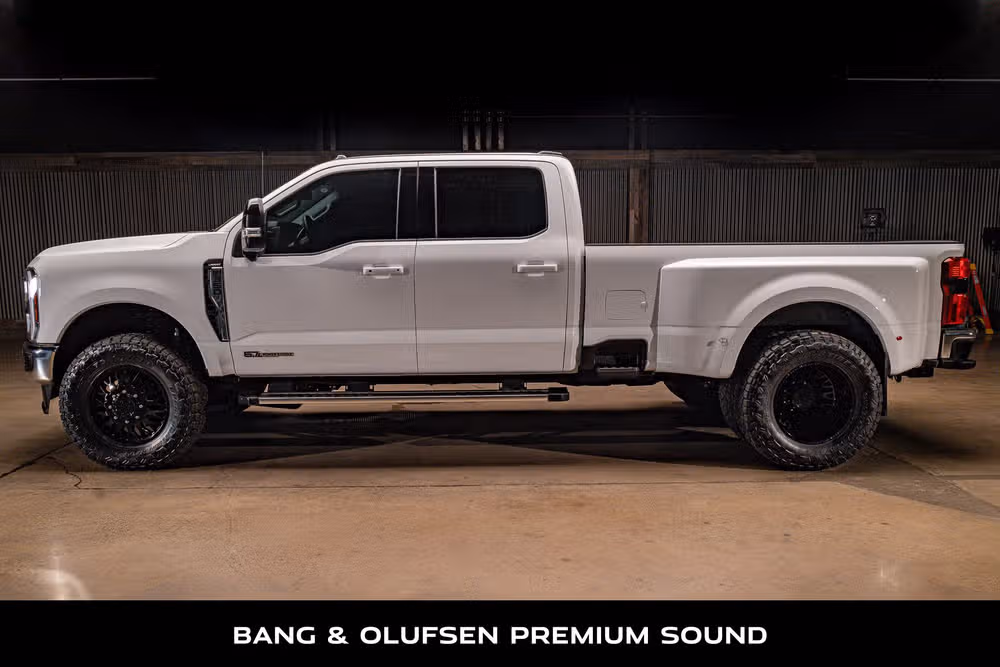 2026 Ford F-350 Super Duty Lariat Crew Cab Image 6