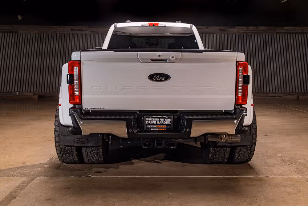 2026 Ford F-350 Super Duty Lariat Crew Cab Image 8