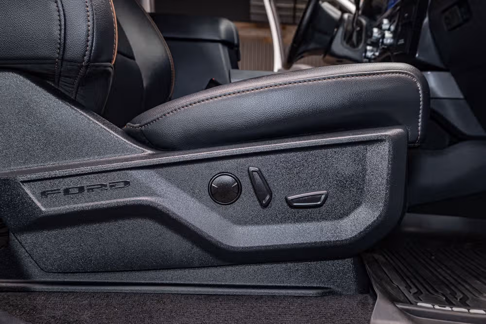 2026 Ford F-350 Super Duty Lariat Crew Cab Image 32