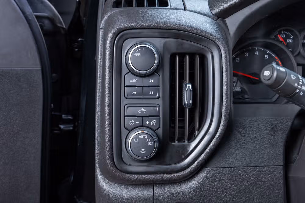 2025 Chevrolet Silverado 1500 Custom Trail Boss Crew Cab Image 21