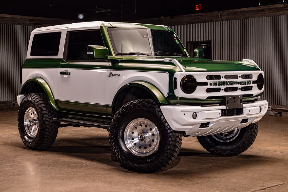 2023 Ford Bronco Outer Banks Image 1