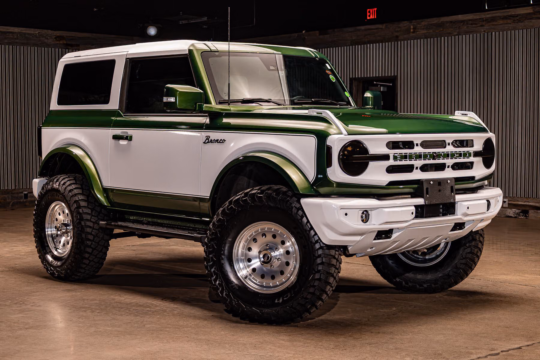 2023 Ford Bronco Outer Banks Image 1