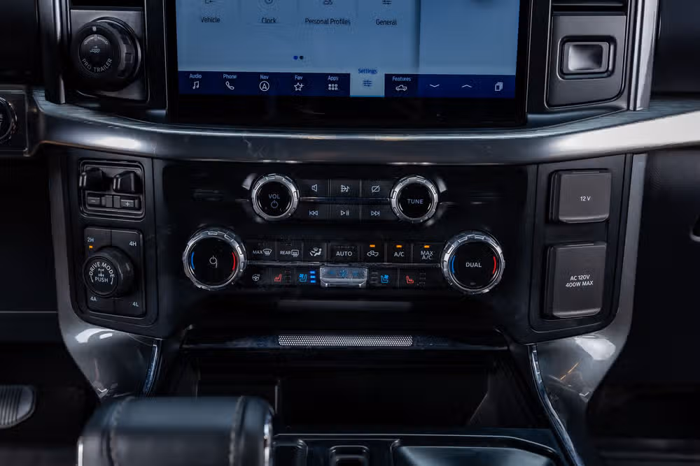 2023 Ford F-150 Lariat SuperCrew Image 27