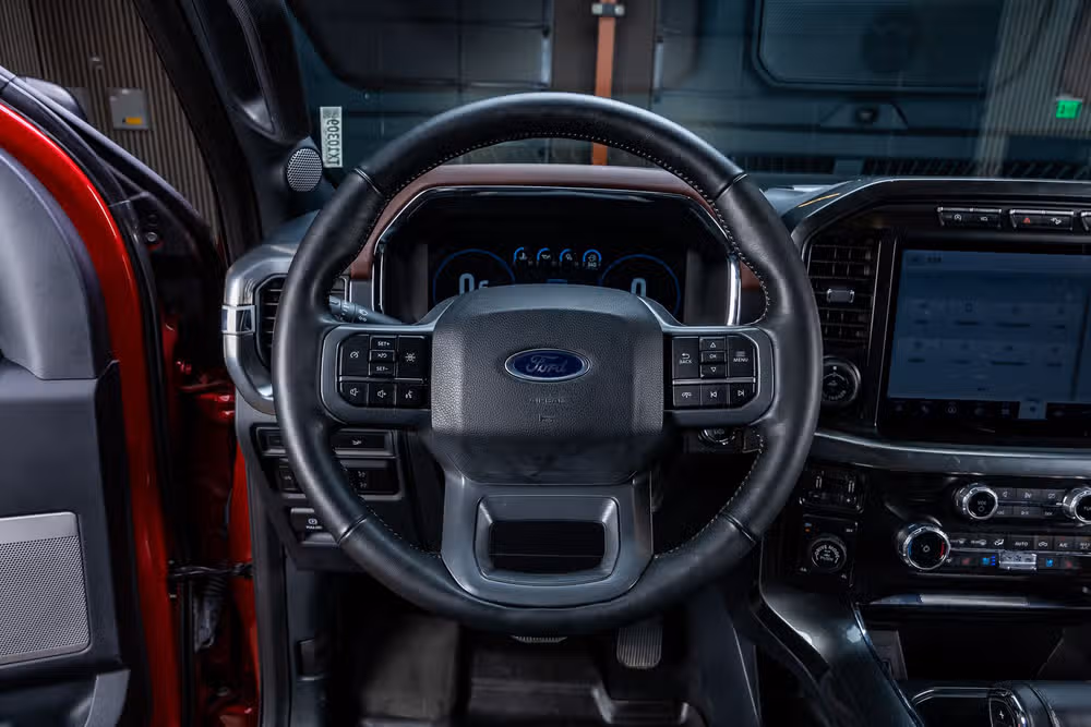 2023 Ford F-150 Lariat SuperCrew Image 18