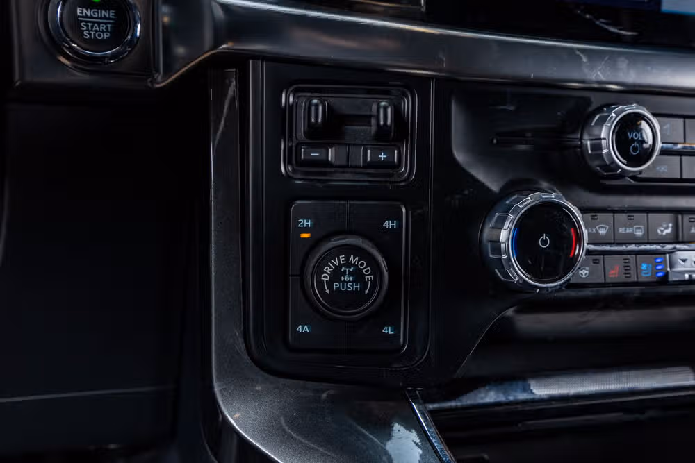 2023 Ford F-150 Lariat SuperCrew Image 23