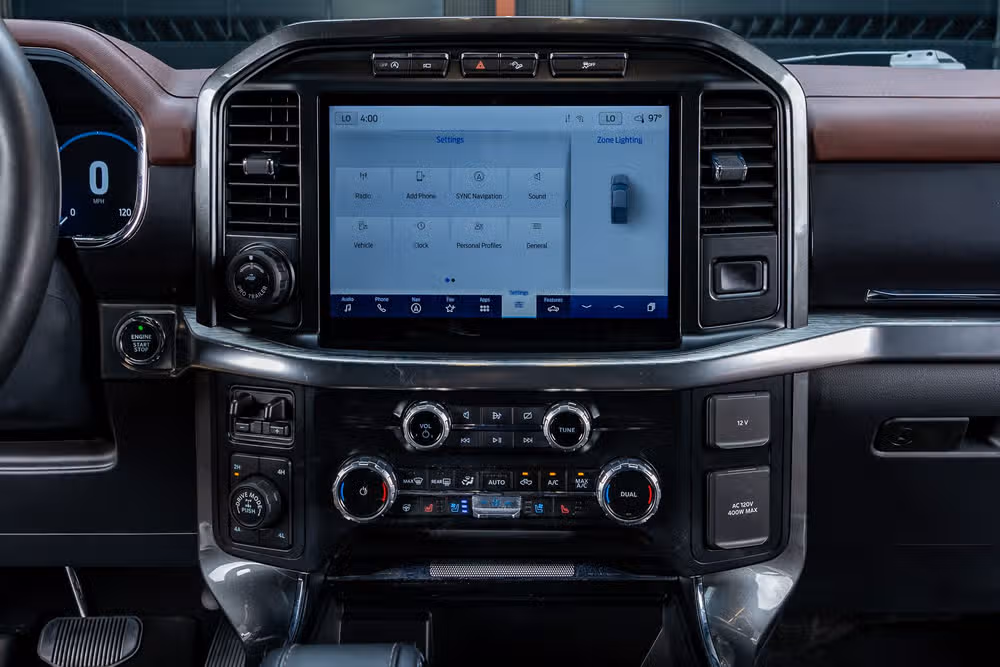 2023 Ford F-150 Lariat SuperCrew Image 24