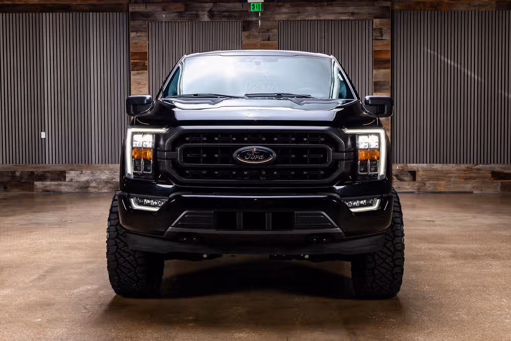 2023 Ford F-150 XLT SuperCrew Image 4