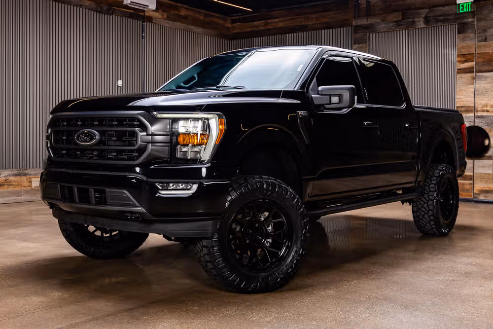 2023 Ford F-150 XLT SuperCrew Image 5