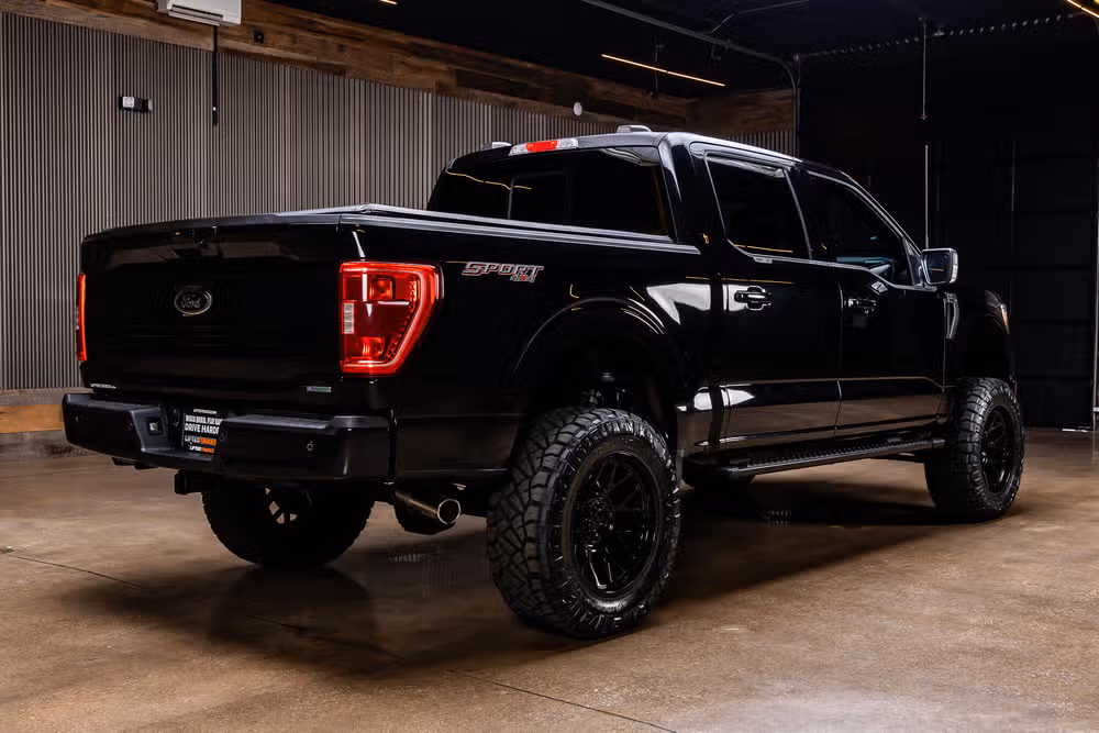 2023 Ford F-150 XLT SuperCrew Image 10