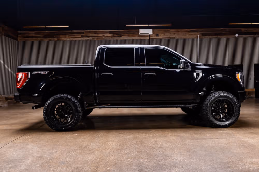 2023 Ford F-150 XLT SuperCrew Image 11