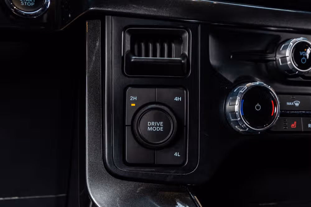 2023 Ford F-150 XLT SuperCrew Image 24