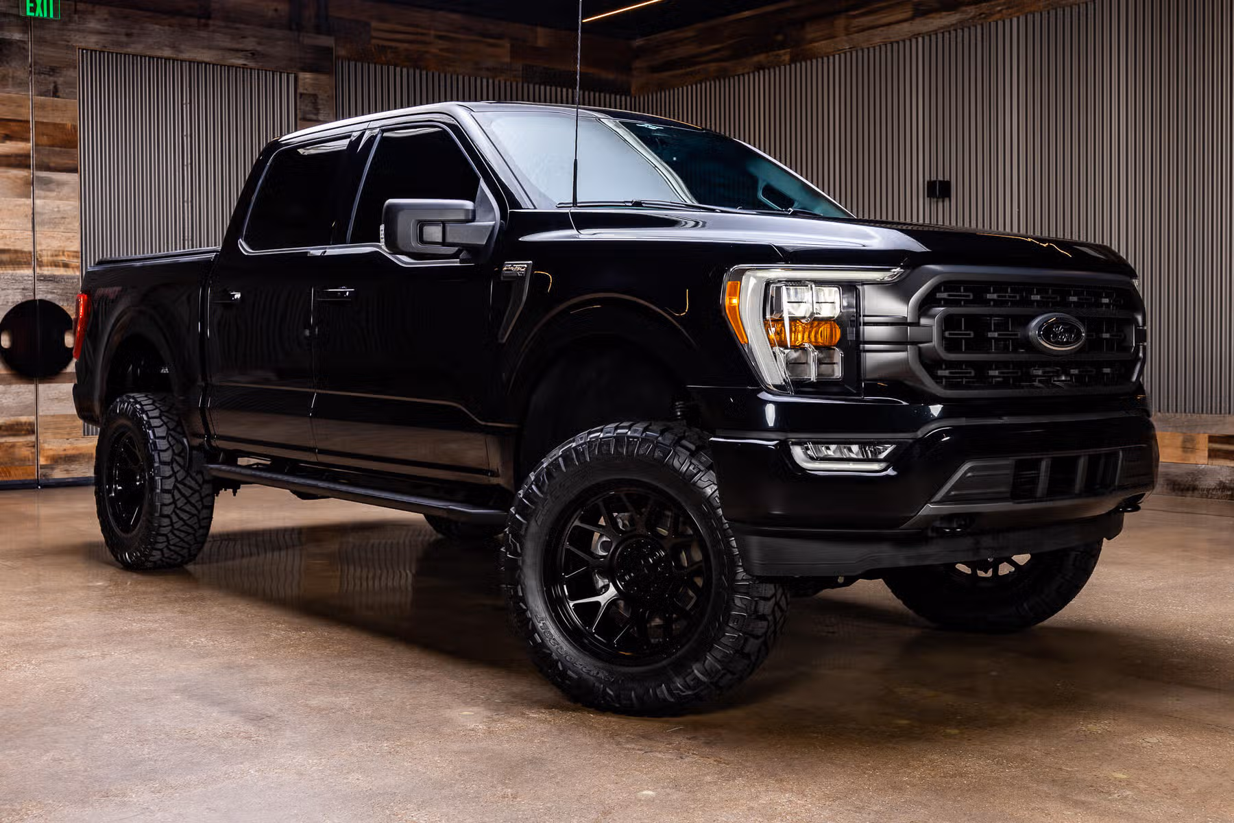 2023 Ford F-150 XLT SuperCrew Image 1