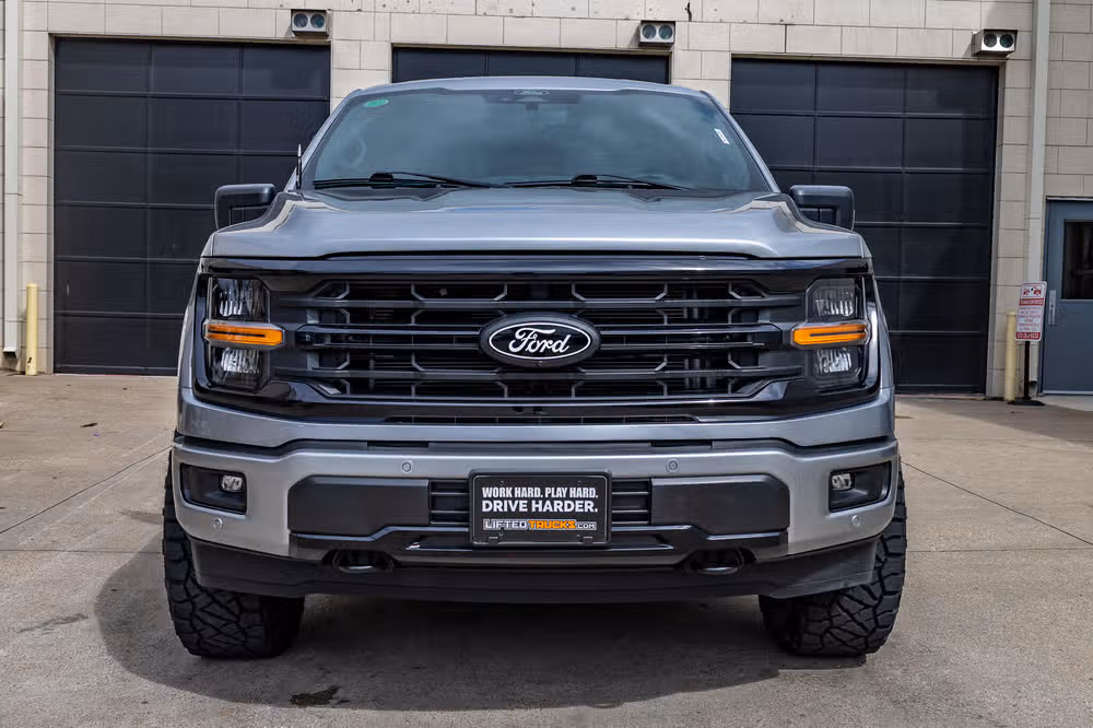 2025 Ford F-150 XLT SuperCrew Image 4