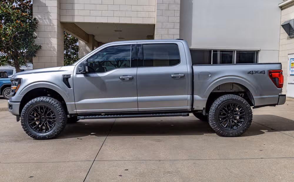 2025 Ford F-150 XLT SuperCrew Image 6