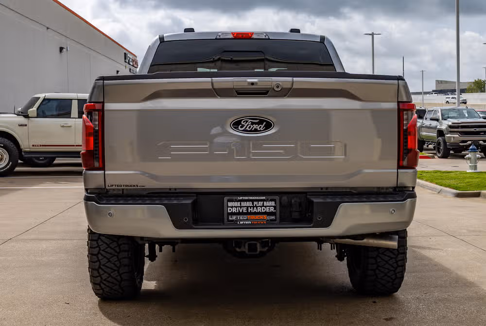 2025 Ford F-150 XLT SuperCrew Image 8