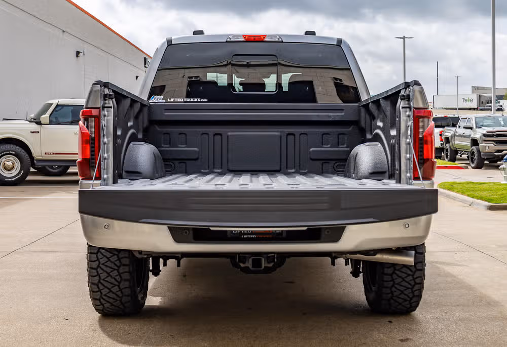 2025 Ford F-150 XLT SuperCrew Image 9