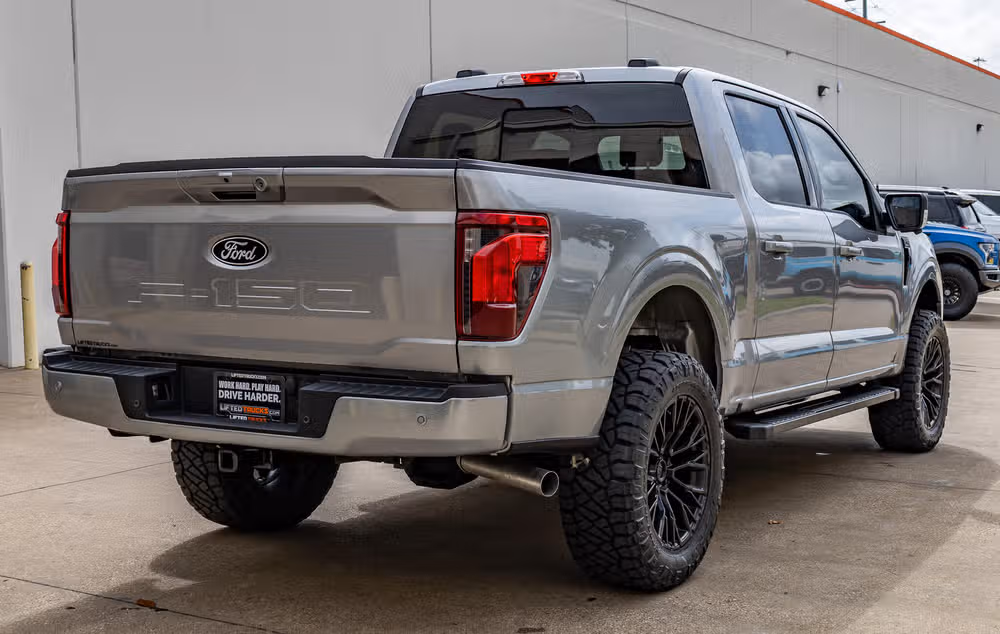 2025 Ford F-150 XLT SuperCrew Image 10