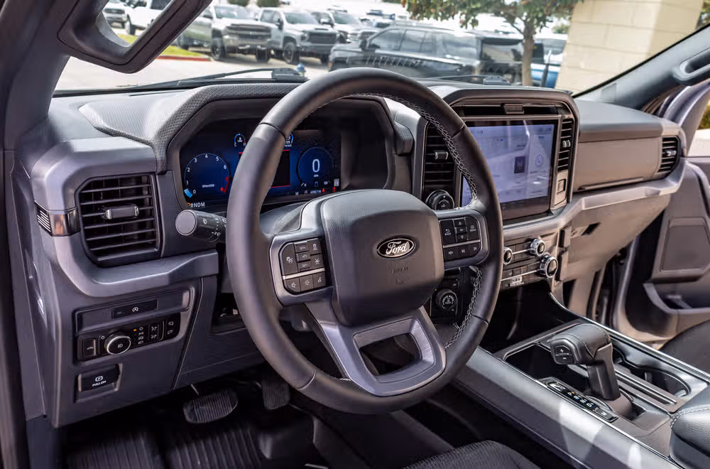 2025 Ford F-150 XLT SuperCrew Image 17