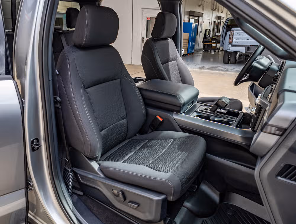 2025 Ford F-150 XLT SuperCrew Image 32