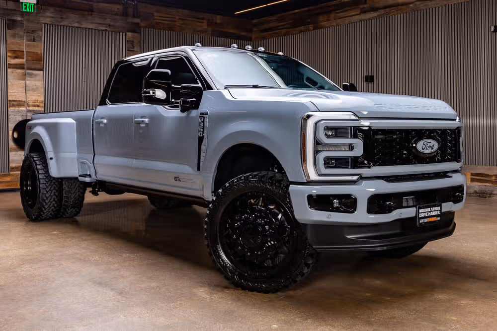 TX09884 - 2026 Ford F-350 Super Duty Platinum Crew Cab