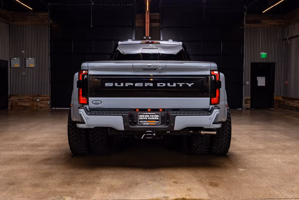 2026 Ford F-350 Super Duty Platinum Crew Cab Image 8