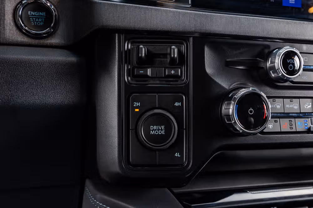 2026 Ford F-350 Super Duty Platinum Crew Cab Image 24