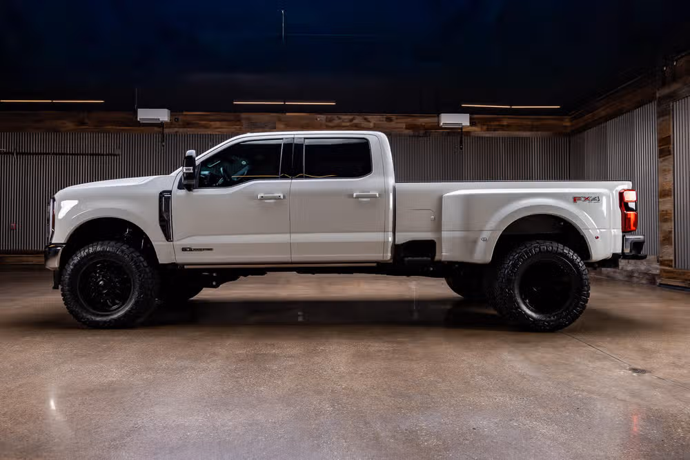 2026 Ford F-350 Super Duty Lariat Crew Cab Image 6
