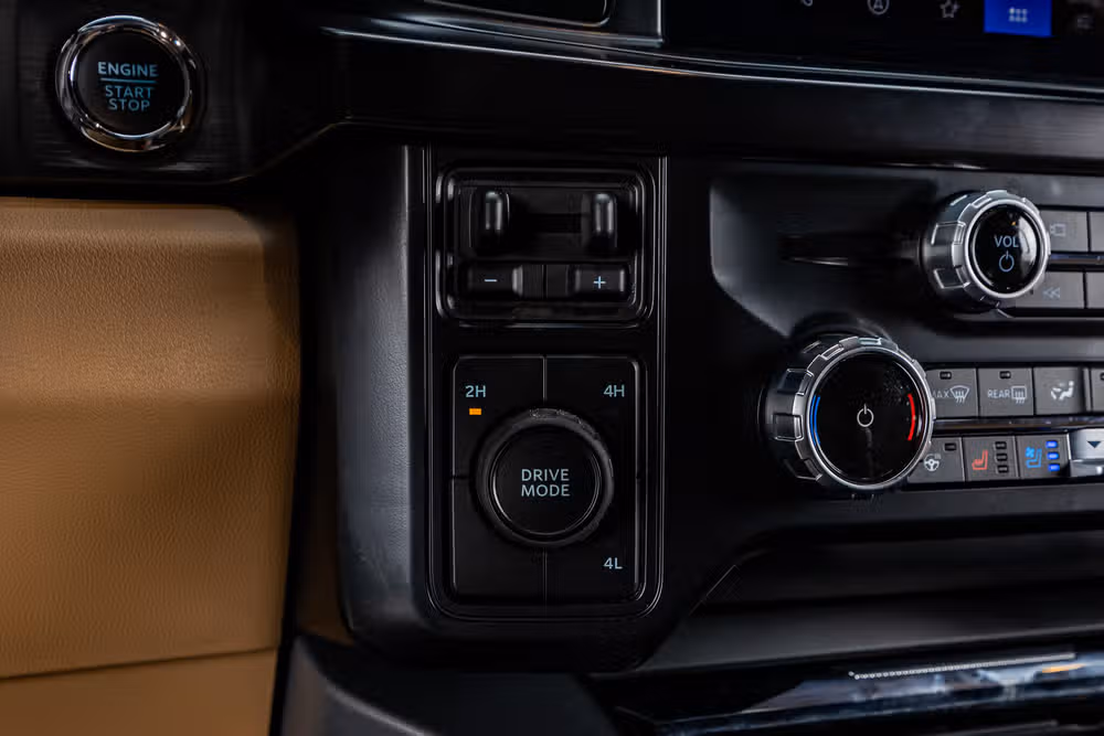 2026 Ford F-350 Super Duty Lariat Crew Cab Image 24