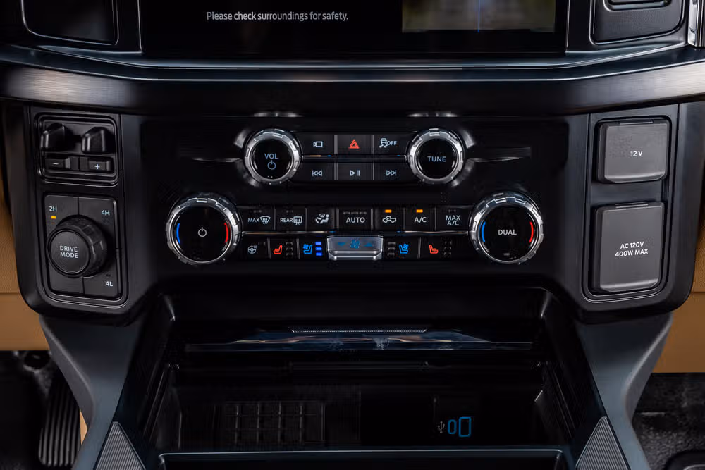 2026 Ford F-350 Super Duty Lariat Crew Cab Image 28