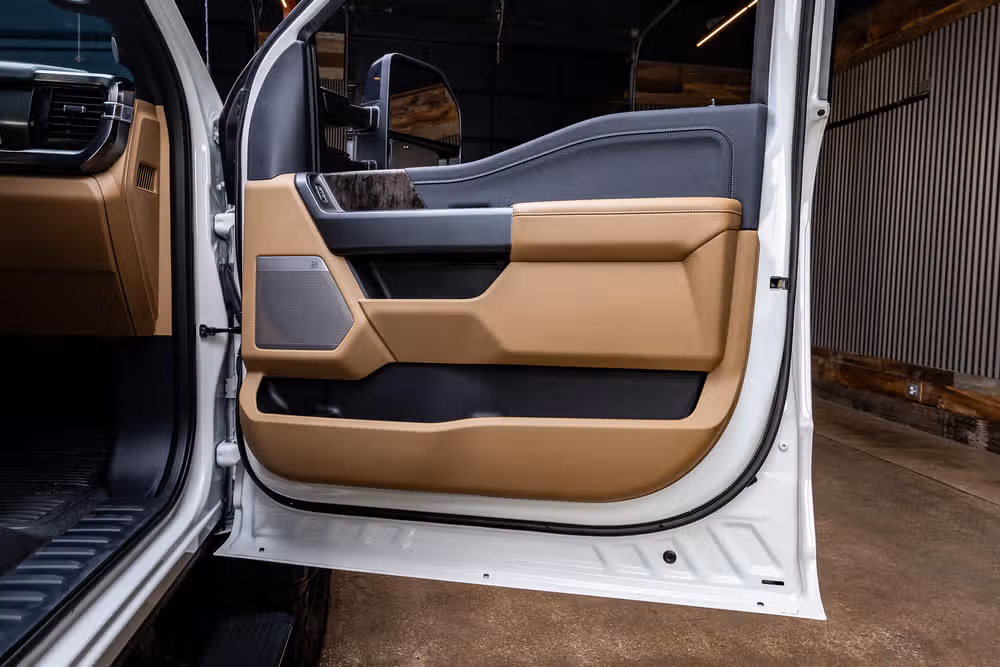 2026 Ford F-350 Super Duty Lariat Crew Cab Image 38