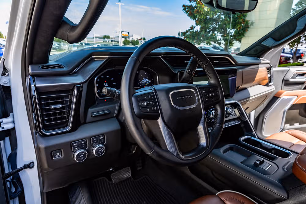 2025 GMC Sierra 2500HD Denali Ultimate Crew Cab Image 17