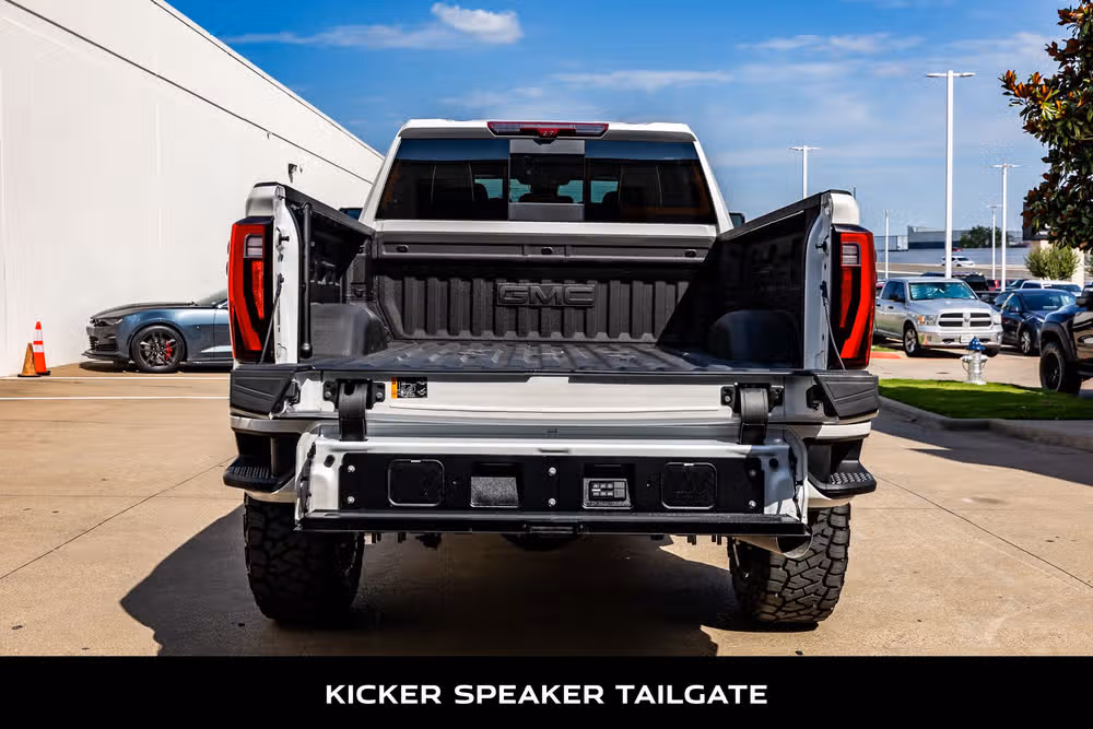 2025 GMC Sierra 2500HD Denali Ultimate Crew Cab Image 9