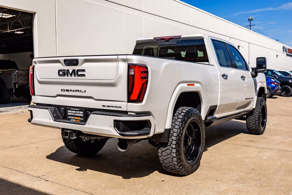 2025 GMC Sierra 2500HD Denali Ultimate Crew Cab Image 10