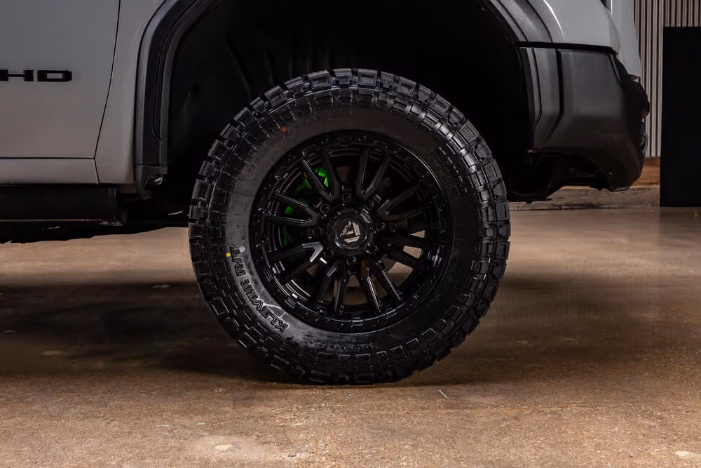 2025 GMC Sierra 2500HD AT4X Crew Cab Image 12