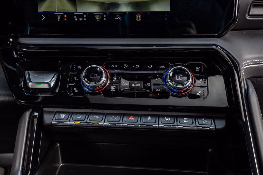 2025 GMC Sierra 2500HD AT4X Crew Cab Image 27