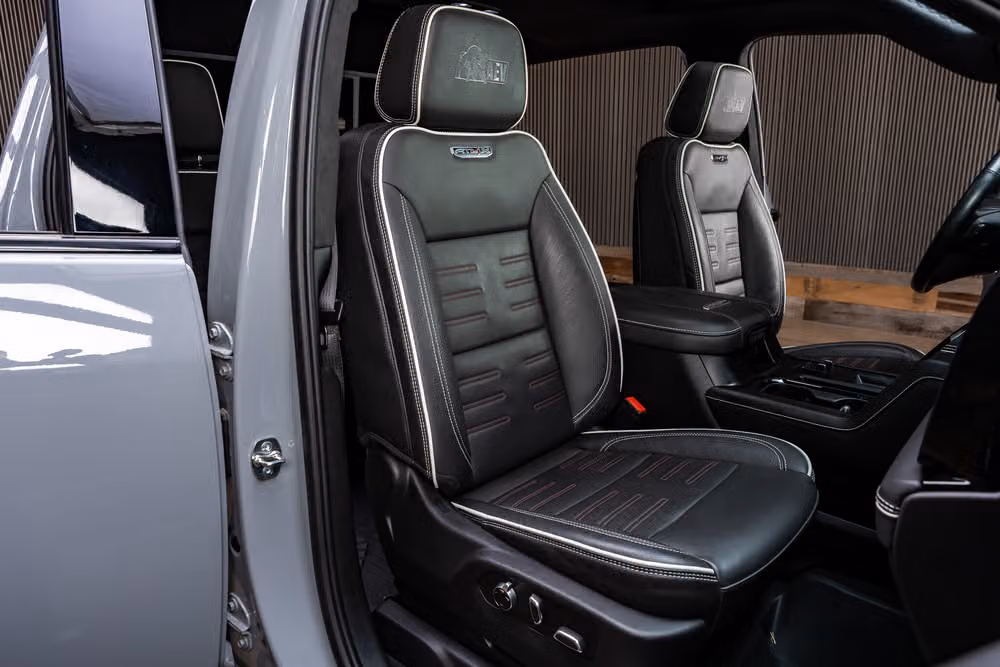2025 GMC Sierra 2500HD AT4X Crew Cab Image 32