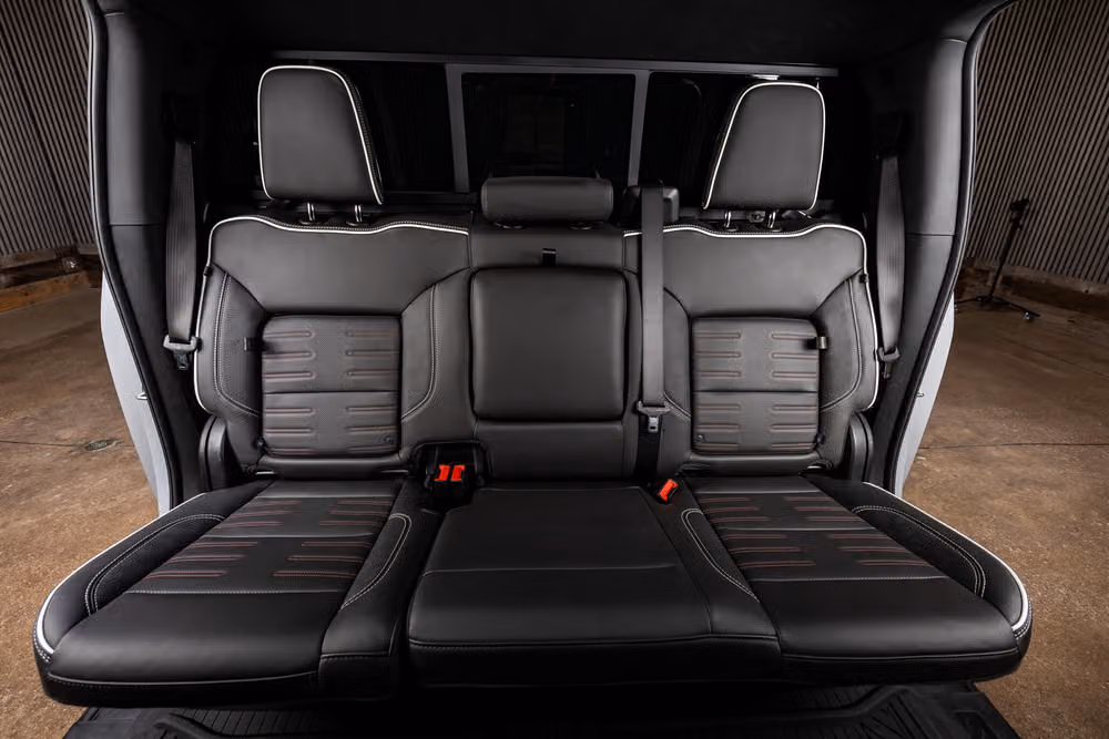2025 GMC Sierra 2500HD AT4X Crew Cab Image 36