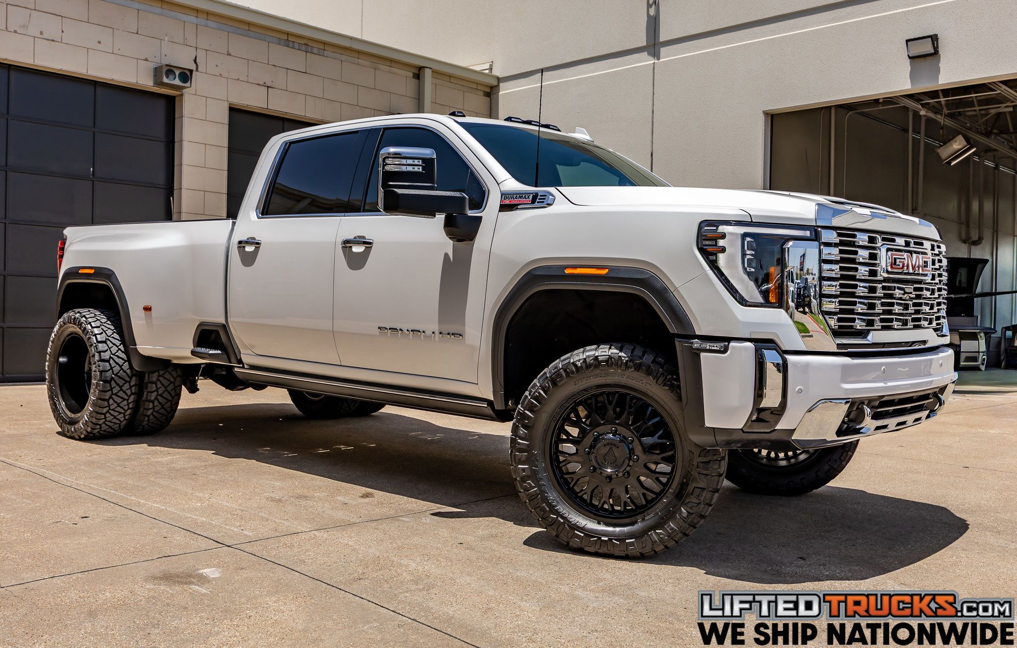 2024 GMC Sierra 4WD Crew Cab Long Box DRW Denali's photo