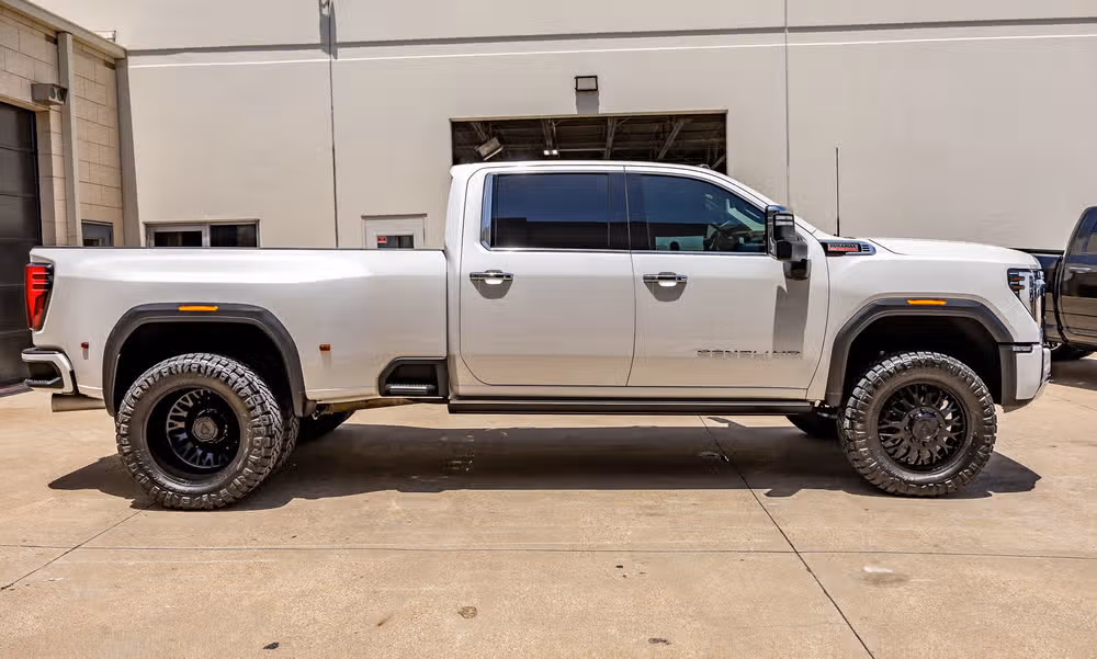 2024 GMC Sierra 3500HD Denali Crew Cab Image 11