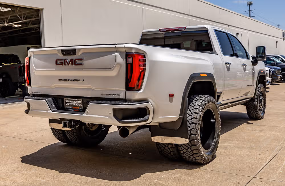 2024 GMC Sierra 3500HD Denali Crew Cab Image 10
