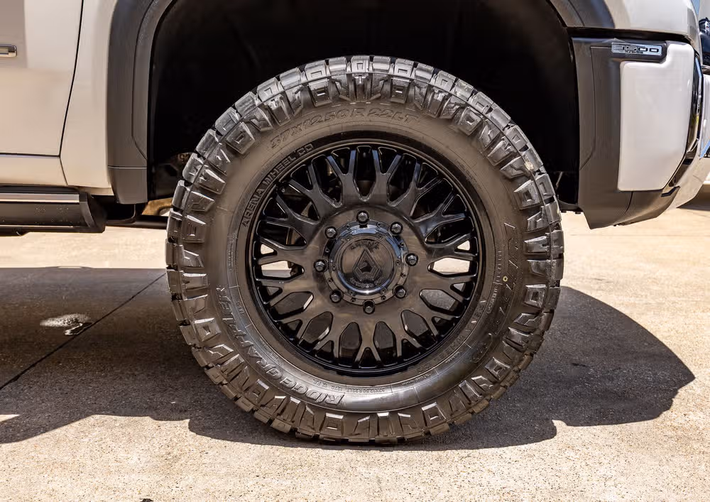 2024 GMC Sierra 3500HD Denali Crew Cab Image 12