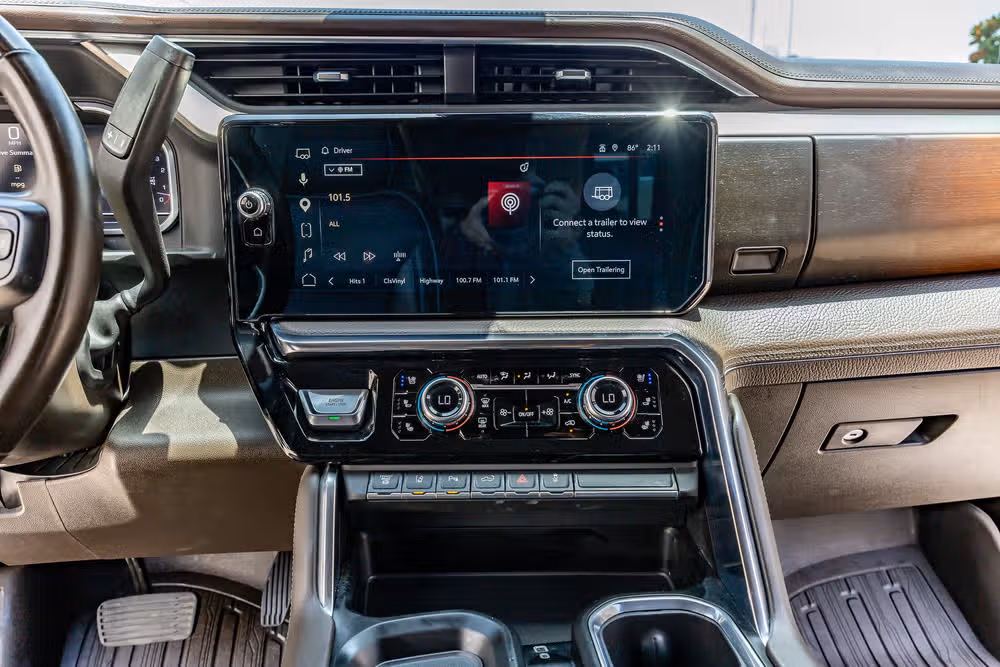 2024 GMC Sierra 3500HD Denali Crew Cab Image 21