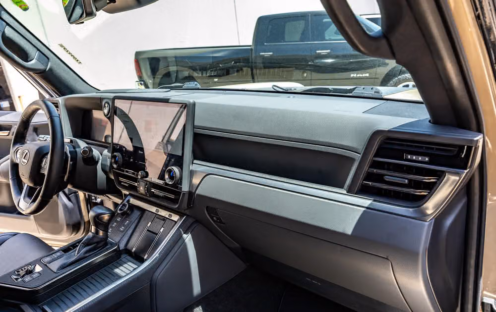 2024 Lexus GX 550 Overtrail+ Image 17