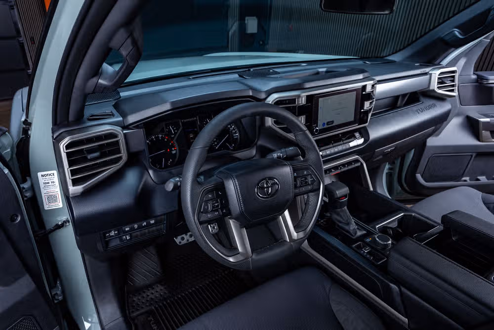 2025 Toyota Tundra SR5 CrewMax Image 17